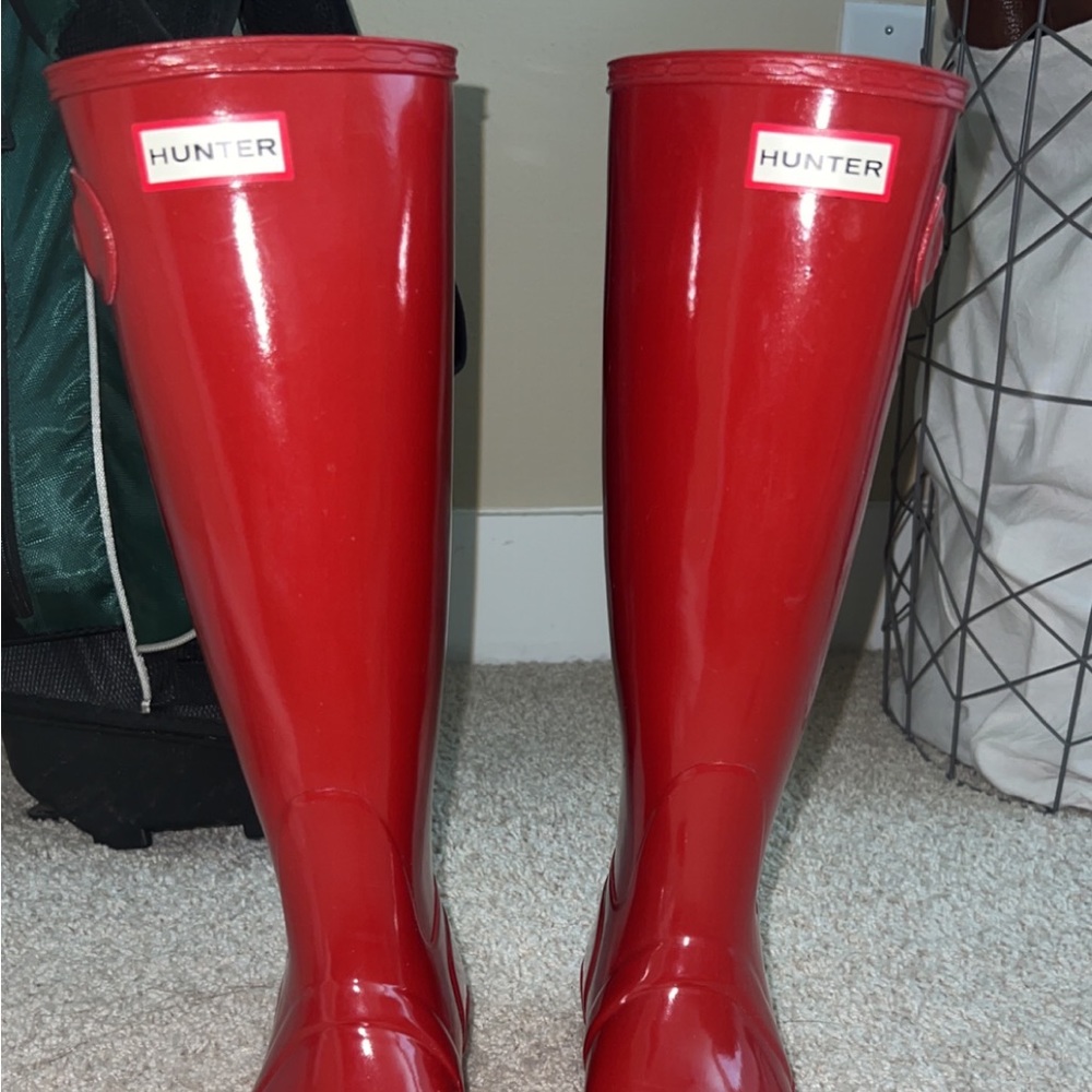Hunter Original High Gloss Boots size 6 in military red